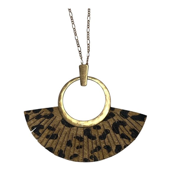Gold-Tone Pendant Necklace – Leopard Print Fan Accent – 18” Chain - Picture 4 of 5
